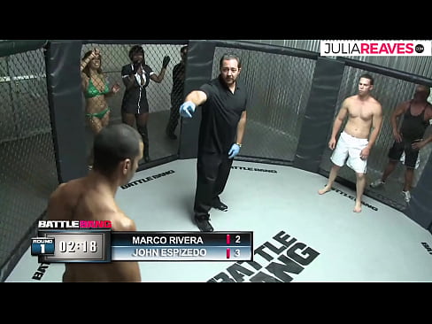 ❤️ Ultimate Fighter трахає номерну дівчину відразу після бою на рингу ️ Чортове відео у нас ❌