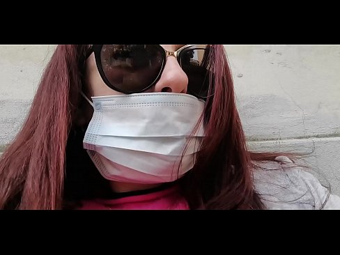 ❤️ Ніколетта мститься своєму сусіду і пісяє в його гаражі (Спеціальний італійський карантин Covid19) ️ Чортове відео  у нас ❌